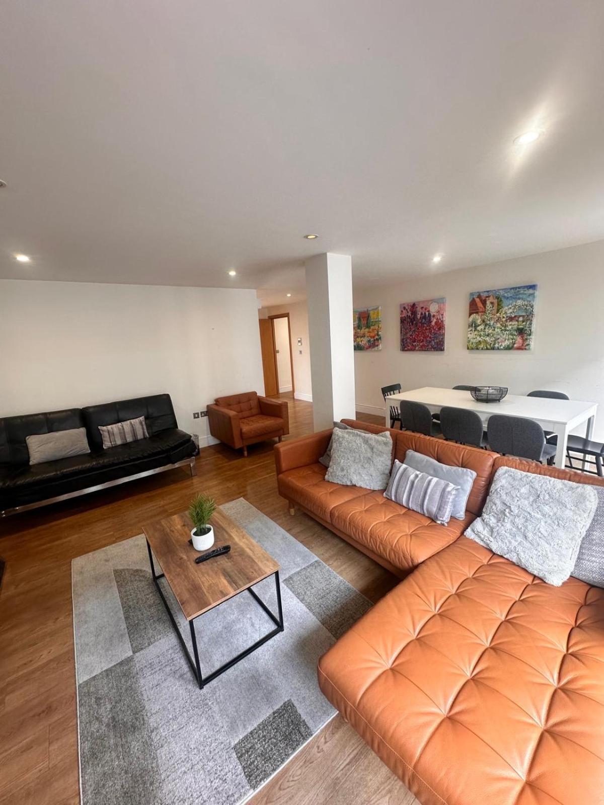 Spacious 3-bed 3-bath Luxury With Balcony Hyde Park Apartamento