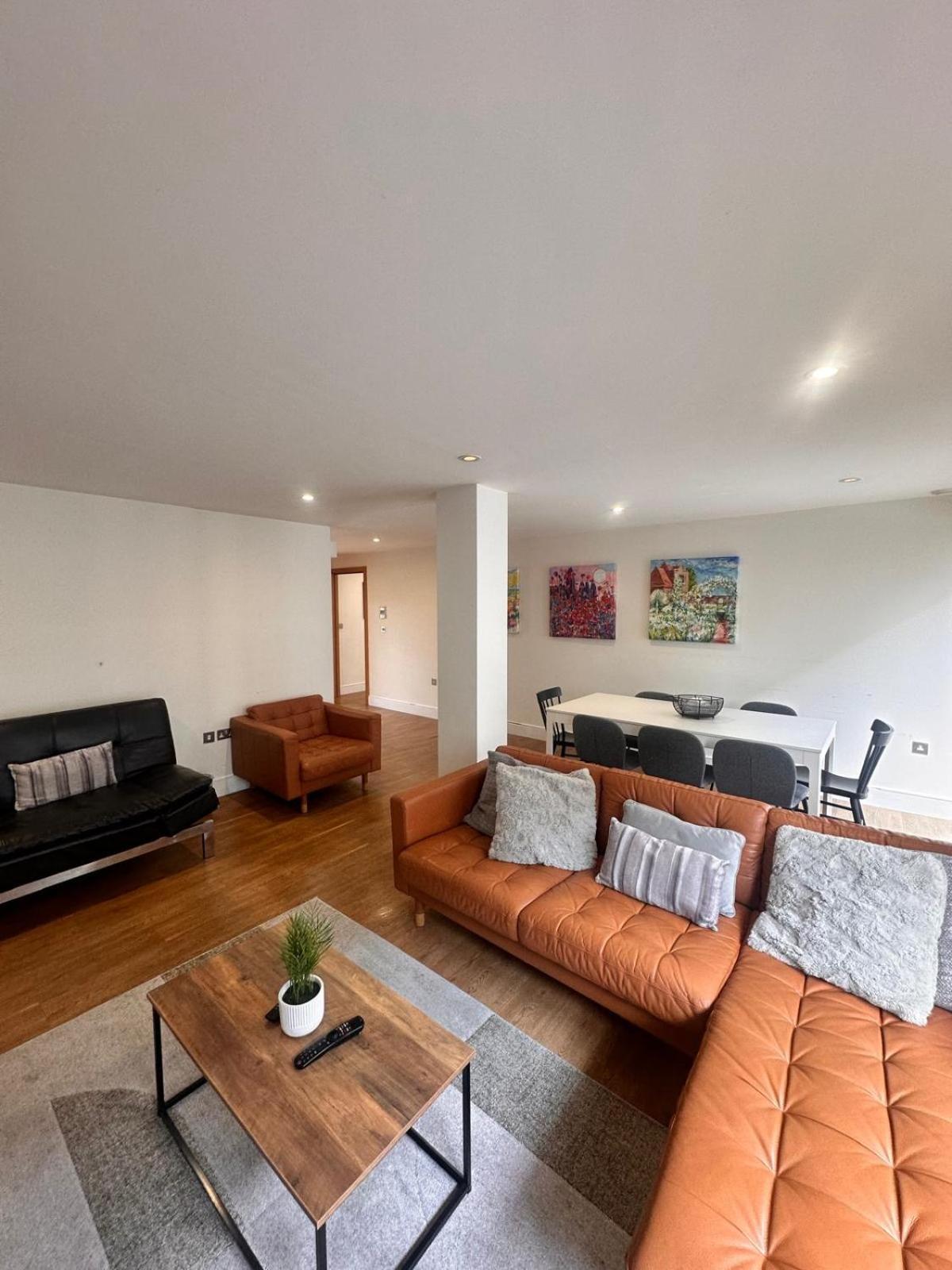 Spacious 3-bed 3-bath Luxury With Balcony Hyde Park Apartamento *